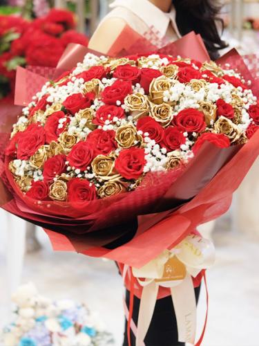 Golden Red Charming