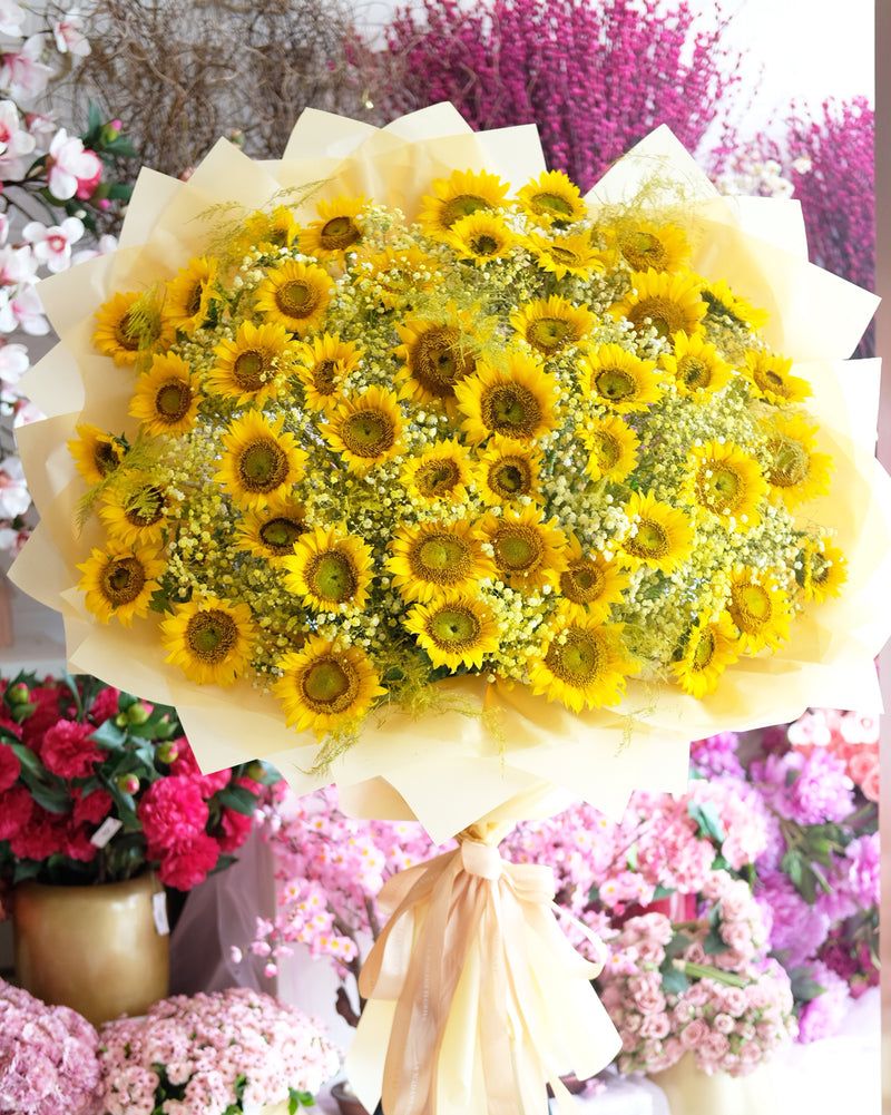 Bright Grande Sunflower Standing Bouquet